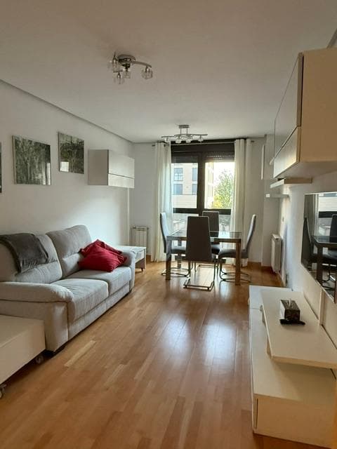 VENTA PISO 2 HABITACIONES ZONA PEÑACASTILLO, CON PLAZA DE GARAJE Y TRASTERO